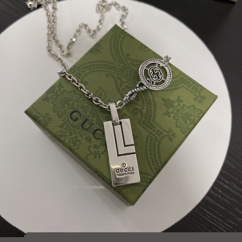 G*u*i necklaces